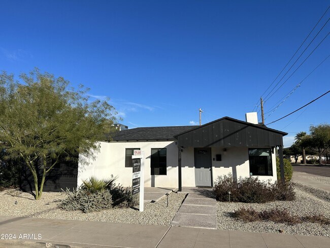 Foto del edificio - 2501 N Dayton St