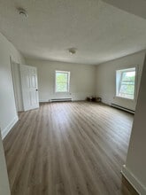 Building Photo - 76 Elm St