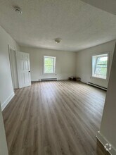 Building Photo - 76 Elm St