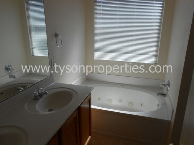 Foto del edificio - 3455 Flat Iron Rd NE