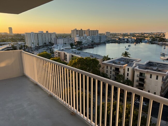 Building Photo - 137 Golden Isles Dr