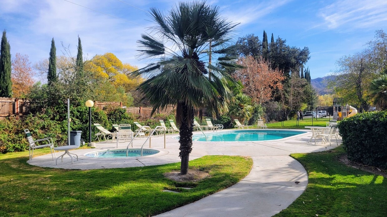 Primary Photo - Charming 2 Bed | 1.5 Bath | 2 Car Garage C...