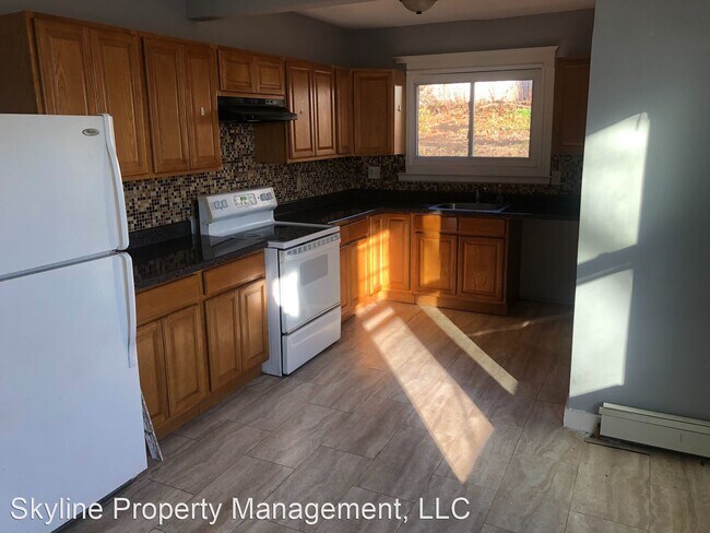 Foto del edificio - 5 br, 2 bath House - 107 Lounsbury Avenue