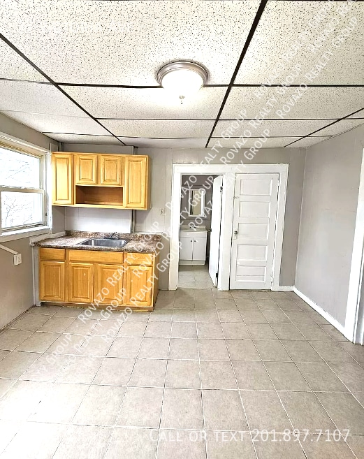 Building Photo - 37 Victoria Ave- 3 bedroom in Newark