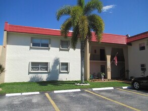 Building Photo - 106 Lake Dora Dr