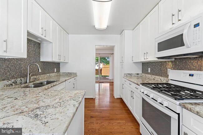 Foto del edificio - 1730 Pine Valley Dr