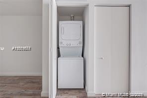 Foto del edificio - 650 NE 32nd St