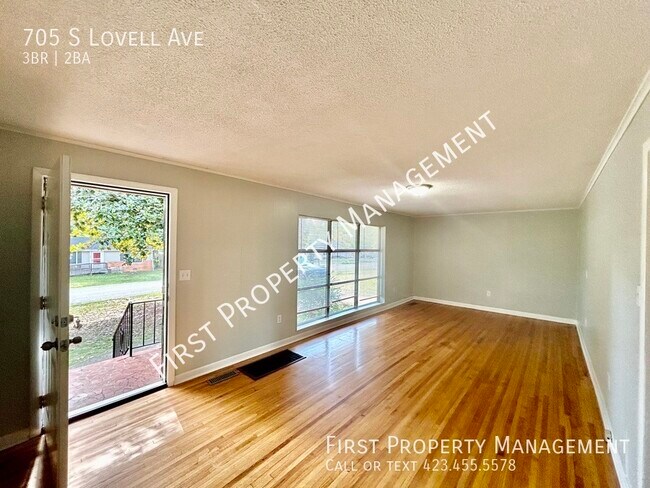 Building Photo - Eastridge 3Bed/2Bath House: Central AC and...
