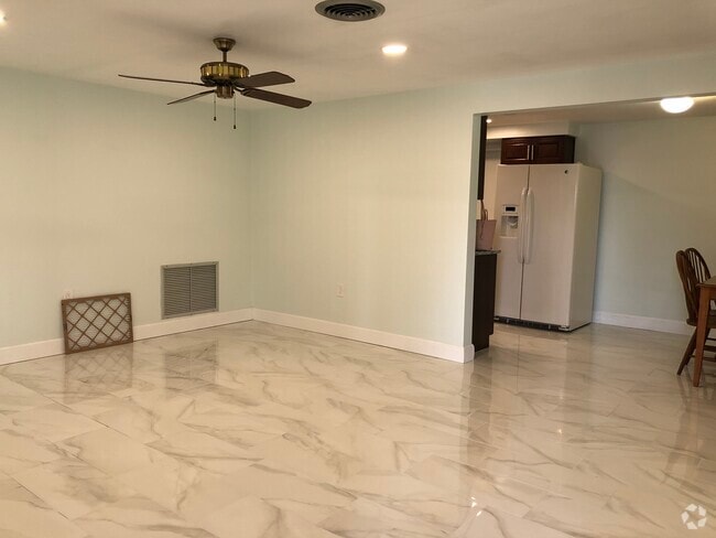 Building Photo - 5121 Dove Dr