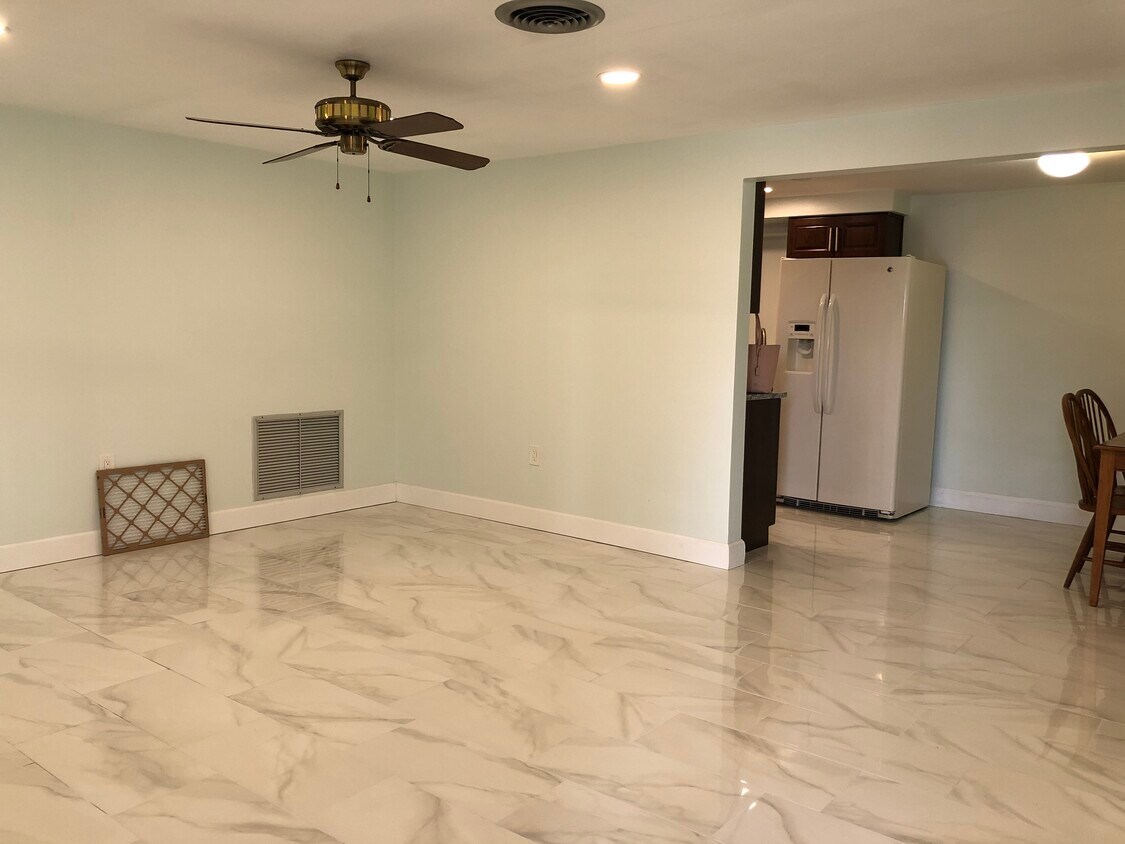 Foto principal - 5121 Dove Dr
