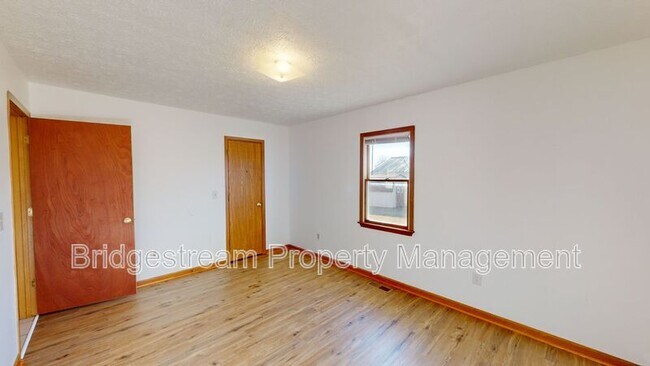 Foto del edificio - 198 Woodsview Dr