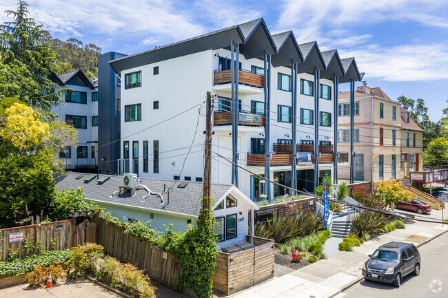 Building Photo - 2425 Prospect