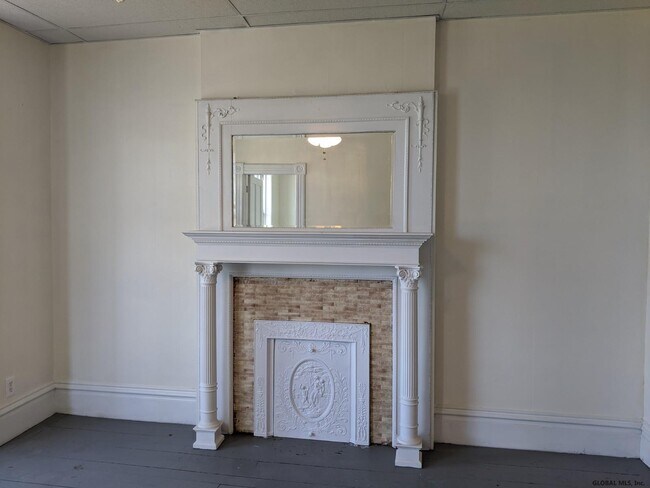 Building Photo - 270 8th St