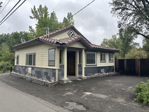 Building Photo - 1989 Smith Flat Rd