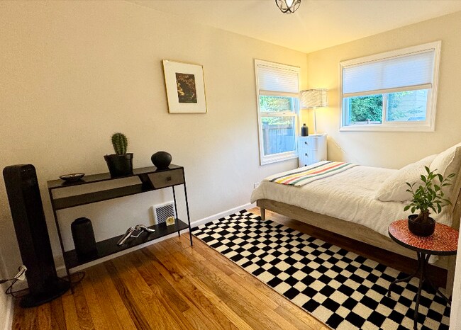 Foto del edificio - 5258 S Cloverdale Pl