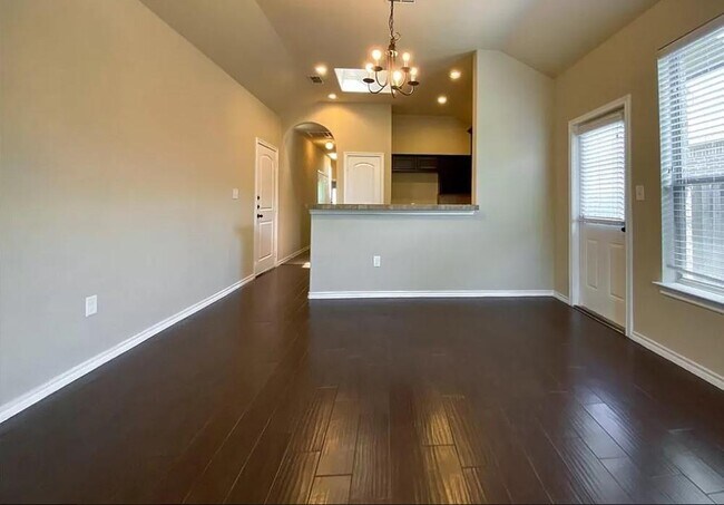 Building Photo - 137 Creekside Villa Dr