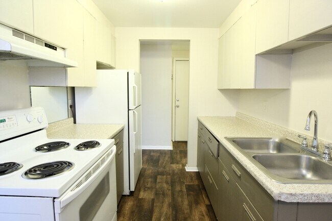 Foto del edificio - 8780 Dawson St