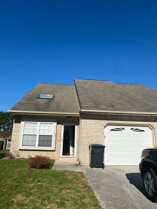 Foto principal - 653 Beechwood Ave