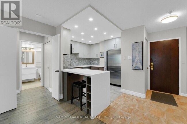 Photo du bâtiment - 1300 Islington Ave