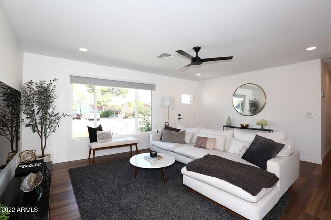 Foto del edificio - 2207 N 87th Pl