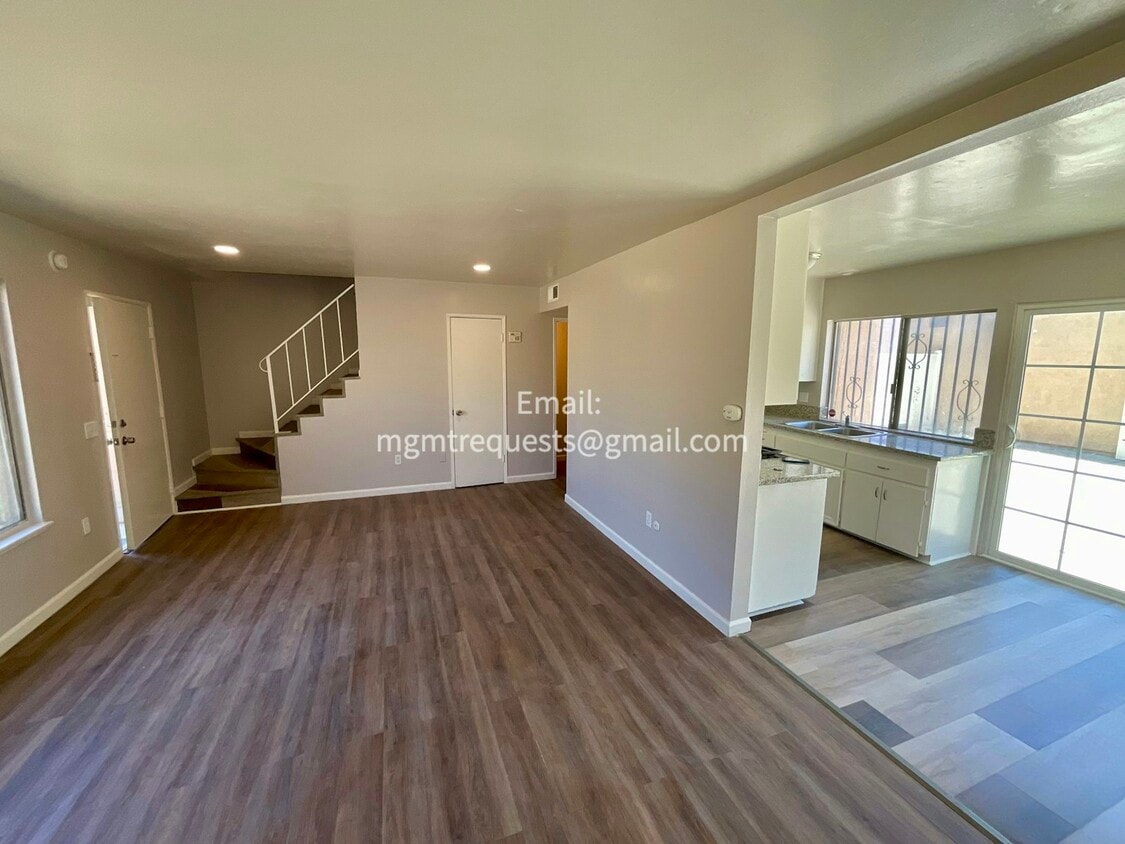 Foto principal - 16830 Village Ln