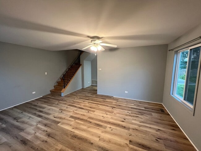 Building Photo - 725 Clearwood Ct