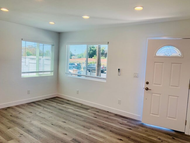 Foto del edificio - Newly Constructed 2BD/1BA Duplex Available...