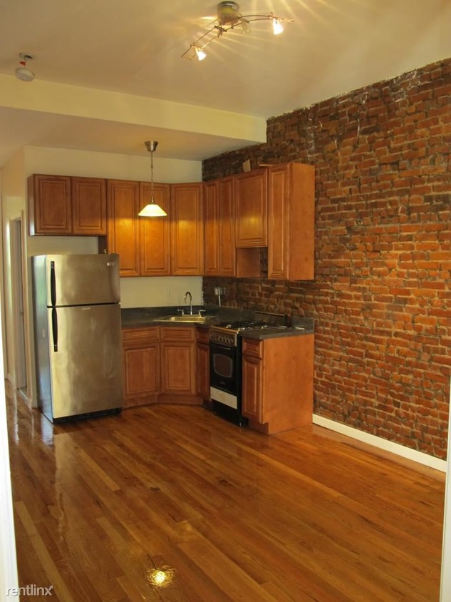 Primary Photo - 270 Linden St