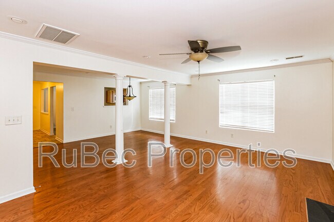 Foto del edificio - 3405 Broadwick St
