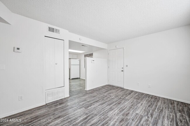 Foto del edificio - 436 W Clark St