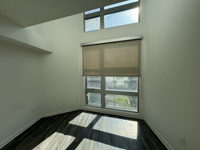 Interior Photo - Canvas LA