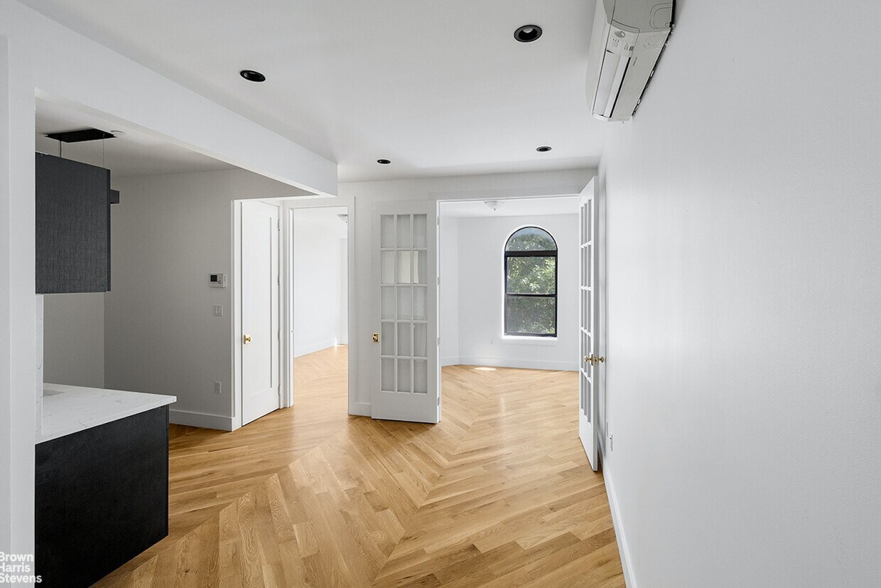 160 Stuyvesant Ave Unit 2F, Brooklyn, NY 11221 Room for Rent in