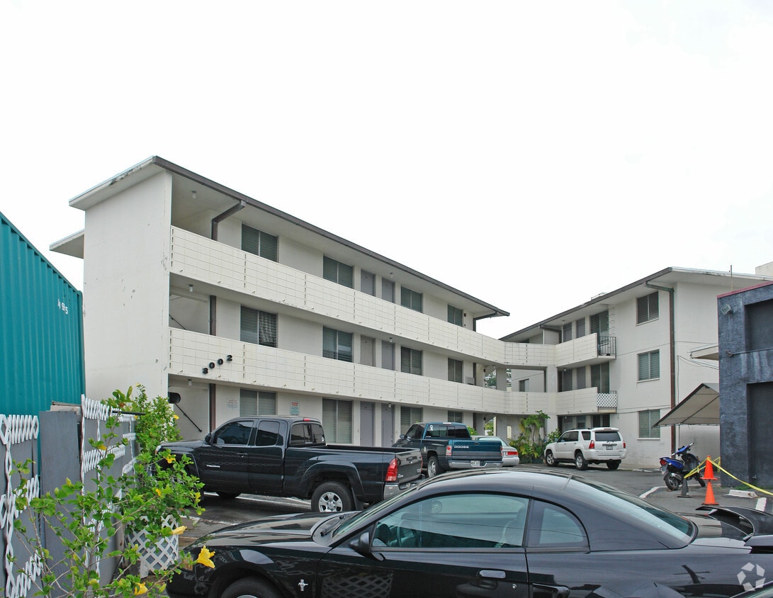 Building Photo - 3002 Waialae Ave