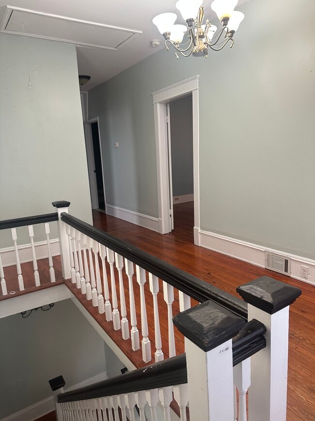 Building Photo - 315 E Columbia Ave