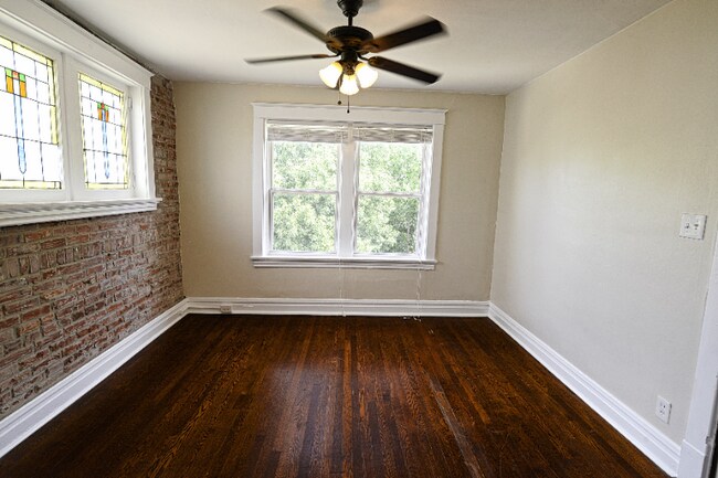 Foto del edificio - 4988 Odell St