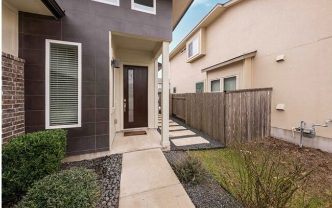 Building Photo - 8005 Izetta Ln