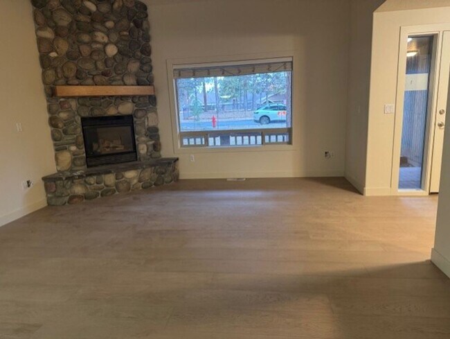 Foto del edificio - Family home just across from Pine Ridge elementary