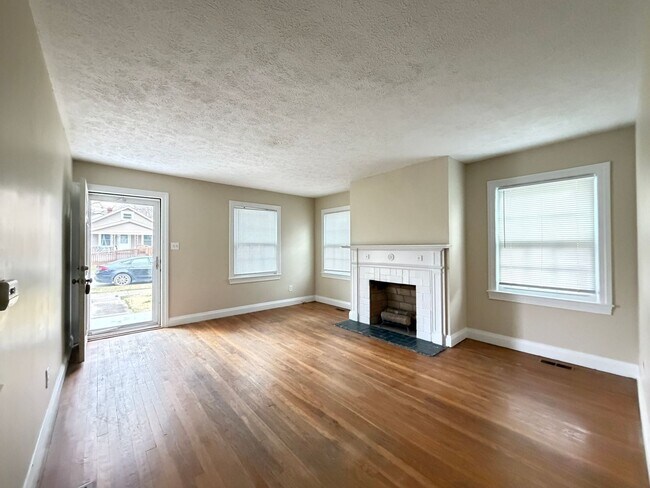 Foto del edificio - 825 Parkway Dr