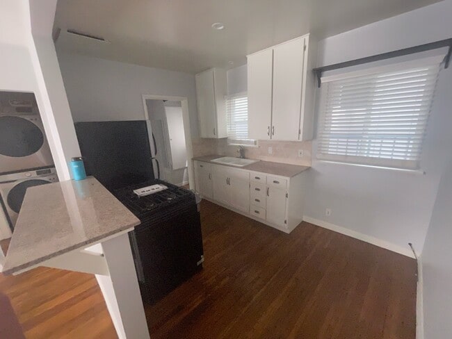 Building Photo - 436 Rosecrans Ave