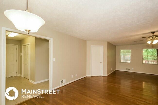 Foto del edificio - 380 Pleasant Valley Rd