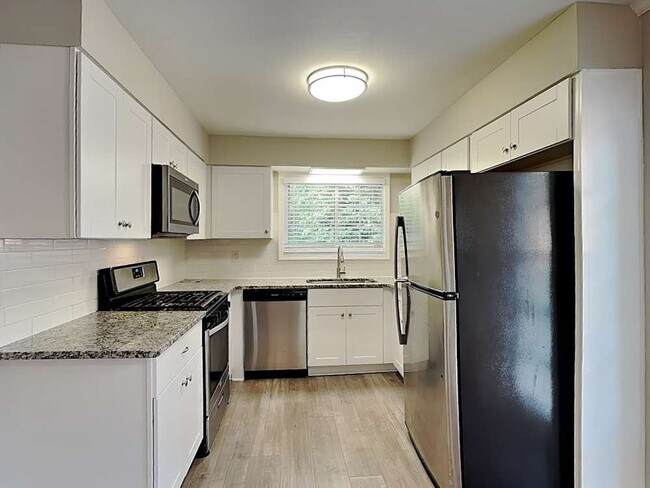 Building Photo - 2818 Rainforest Dr