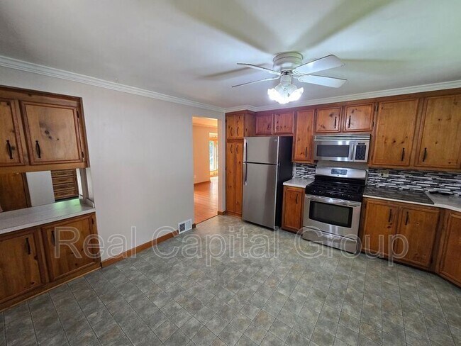 Foto del edificio - 8401 Ericson Dr
