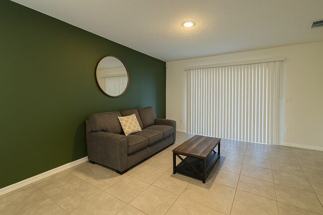 Building Photo - Rivergate Modern Townhome Near Downtown & Beaches