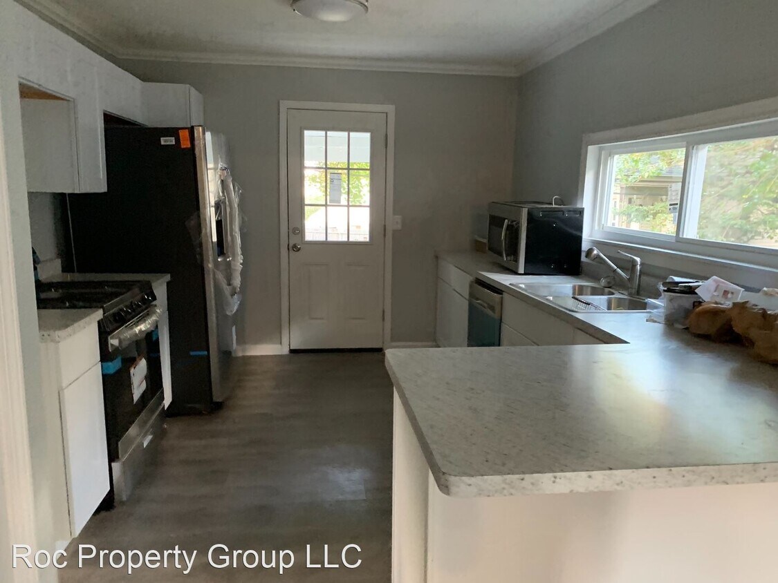 Foto principal - 4 br, 3 bath House - 64 Sanford St