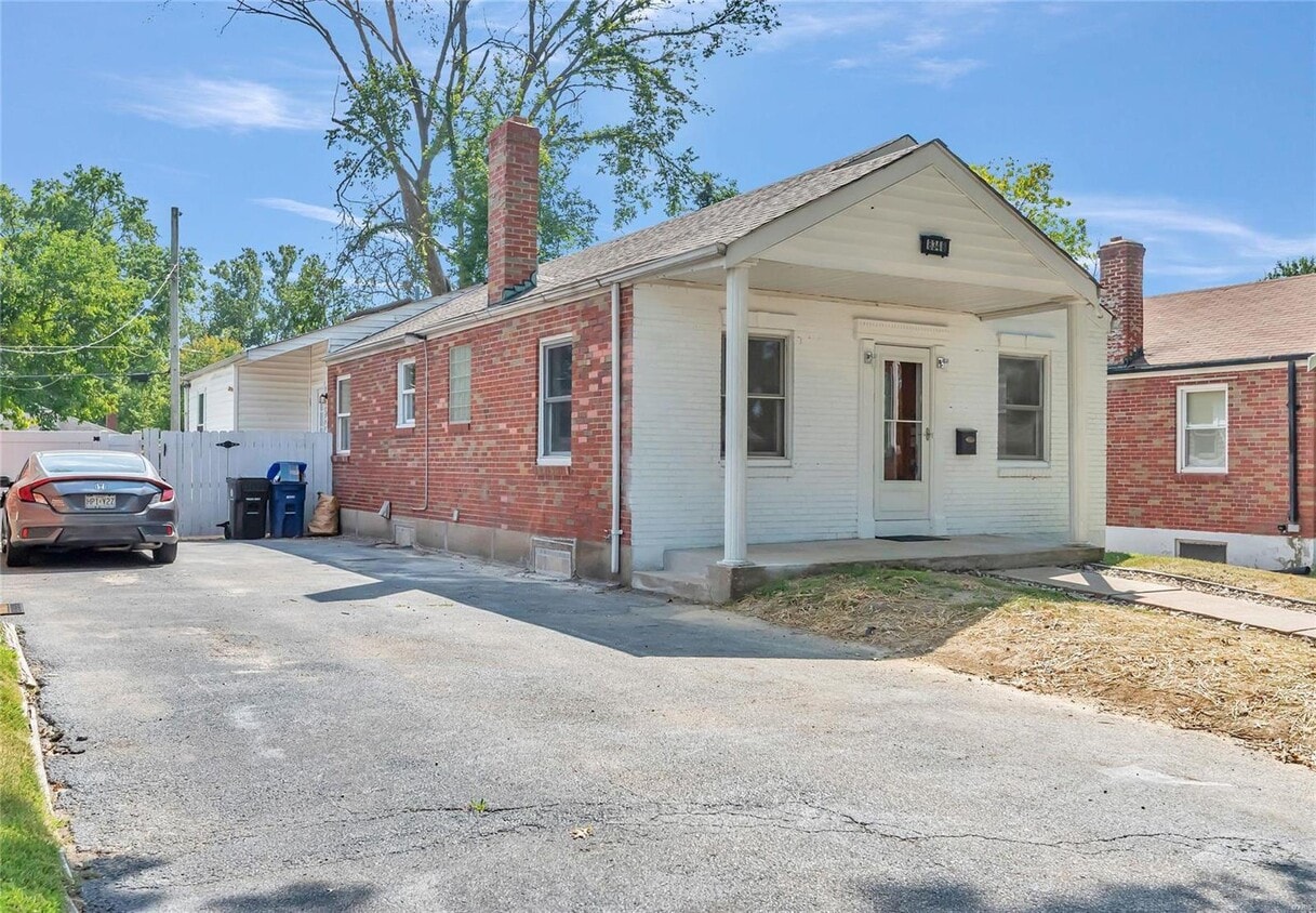 Primary Photo - 8348 Fullerton Ave