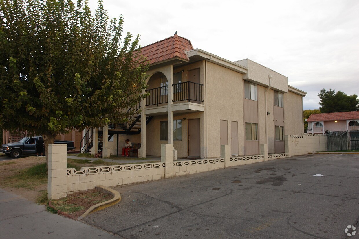 Building Photo - 4269 Stewart Ave