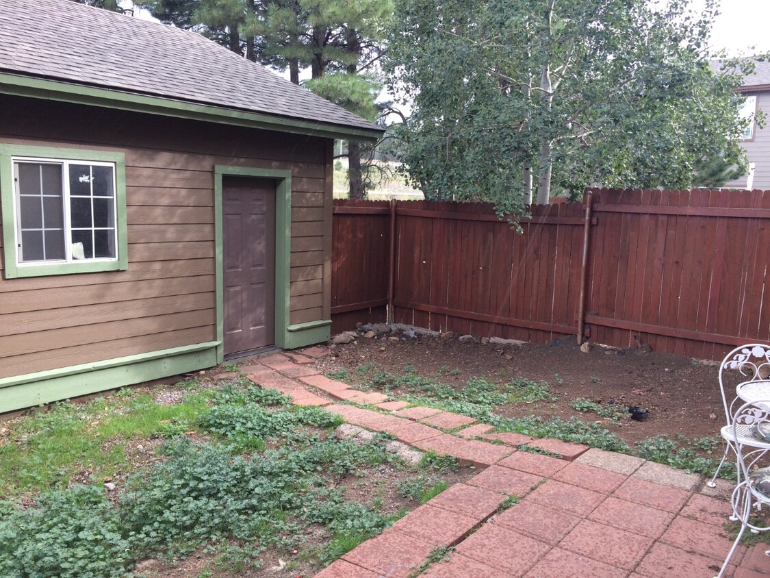 Building Photo - 3302 S Litzler Dr