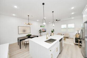 Building Photo - 9435 Arledge St