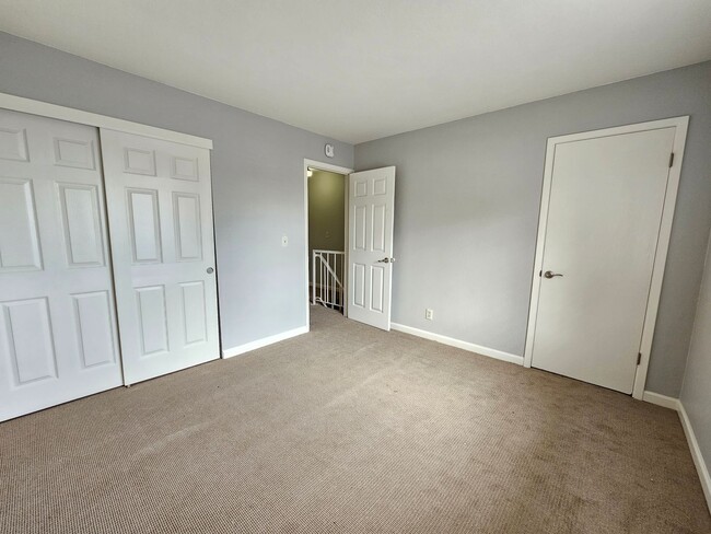 Building Photo - Immaculate 2 Bedroom Unit - Close to UNR!