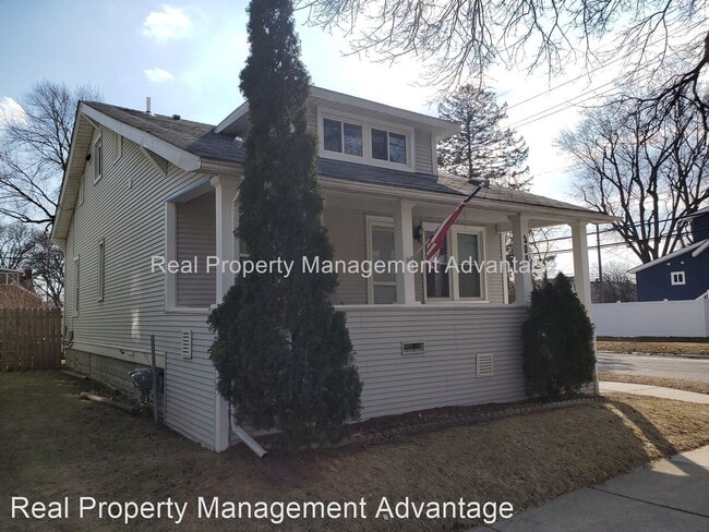 Building Photo - 1 br, 1 bath House - 500 E. Troy St.